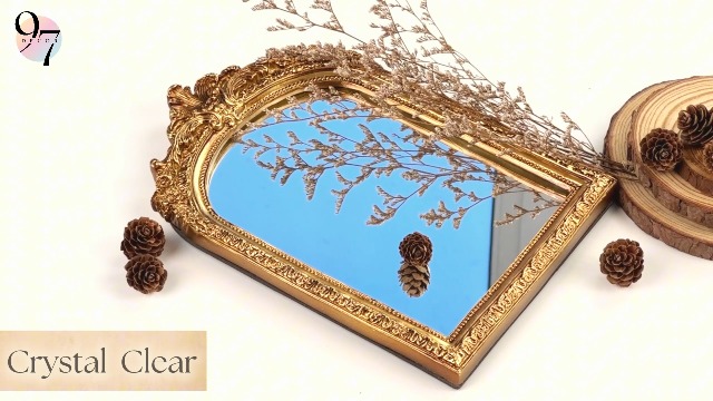 ビンテージ感溢れるゴールドフレームの鏡 Amazon.com: 97 Decor Gold Vintage Wall Mirror - Small Gold Mirror