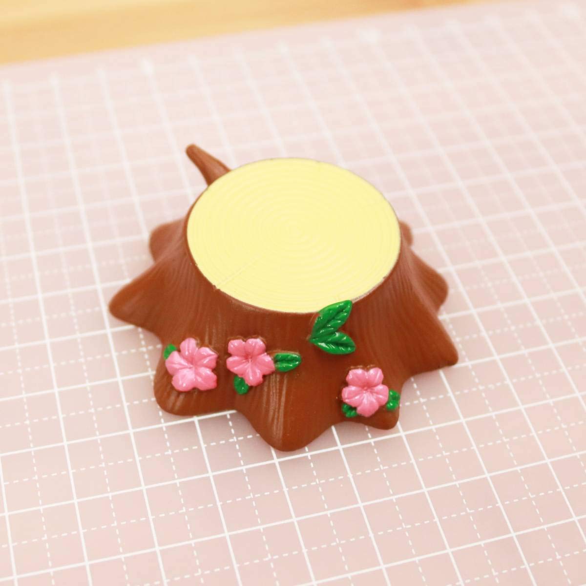 Amazon.co.jp: ミニチュアリーメント happy garden 切り株 お花 庭