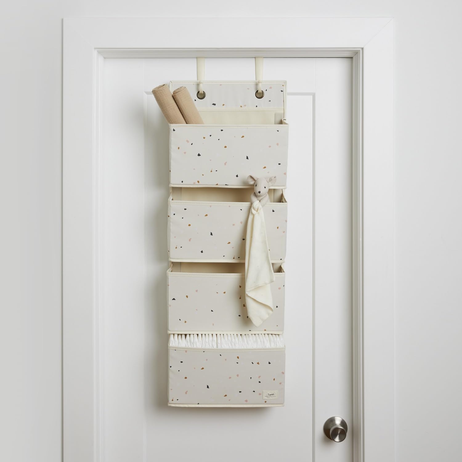 3 Sprouts Organizer da Appendere, 4 Tasche e 2 Ganci, Terrazzo Crema | organizer pensile; per pannolini, vestiti, giochi e cameretta; aggancio alla porta; libera spazio su scaffali e mobili