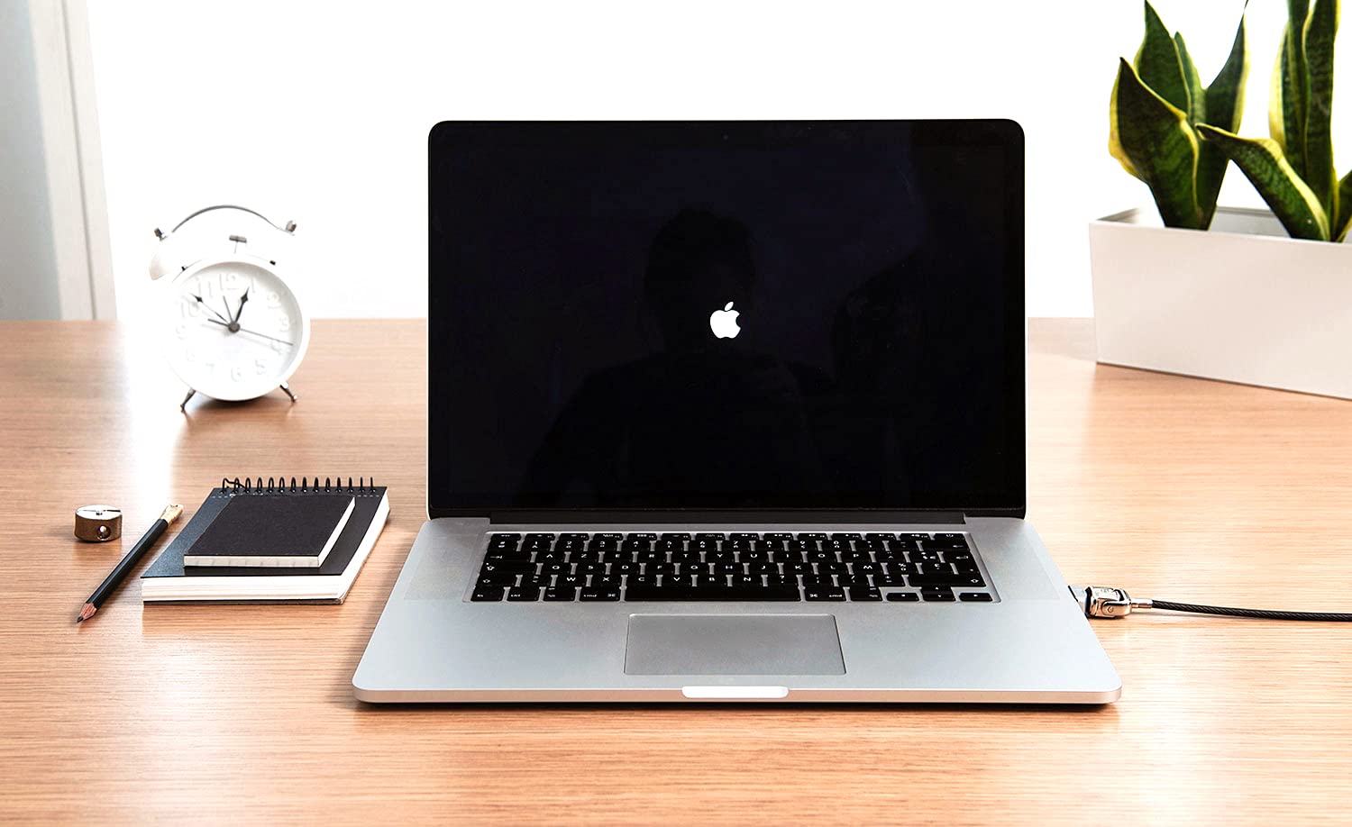 Maclocks Ledge MacBook Pro 16" adapter zamka z szyfrowanym zamkiem kablowym, MBPR16LDG01KL-2