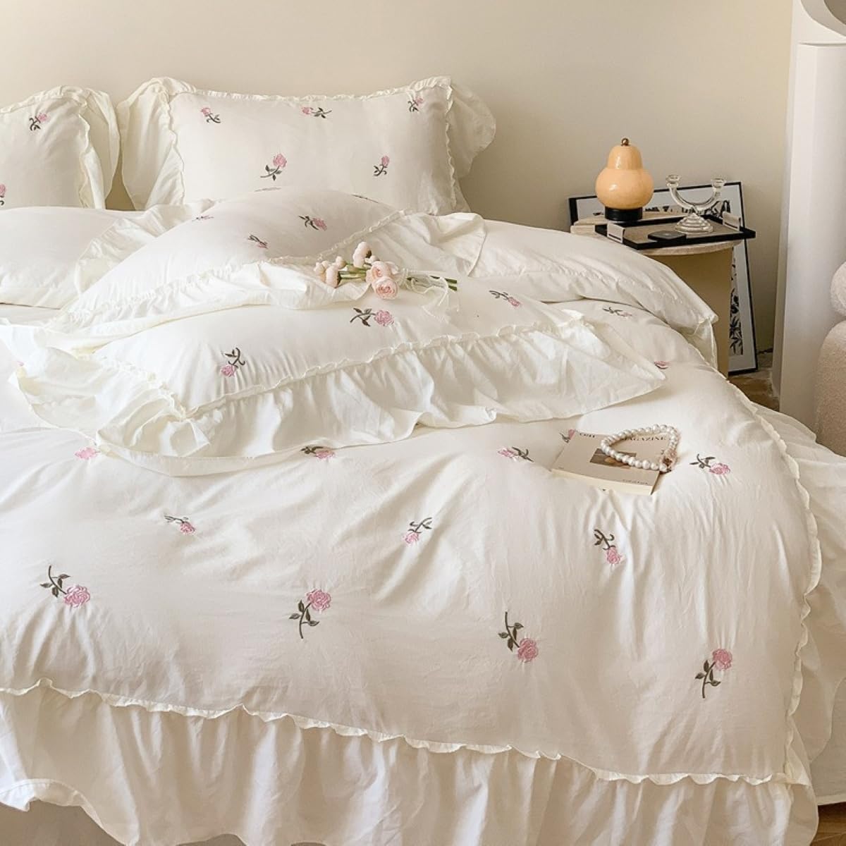 Sedefen Rüschen Bettwäsche 135x200cm Weiß Rosa Blumen Stickerei Bettwäsche Set Romantisch Ruffle Oeko-TEX Bettbezug Weich Mikrofaser Mädchen Deckenbezug mit Reißverschluss und 1 Kissenbezug 80x80cm