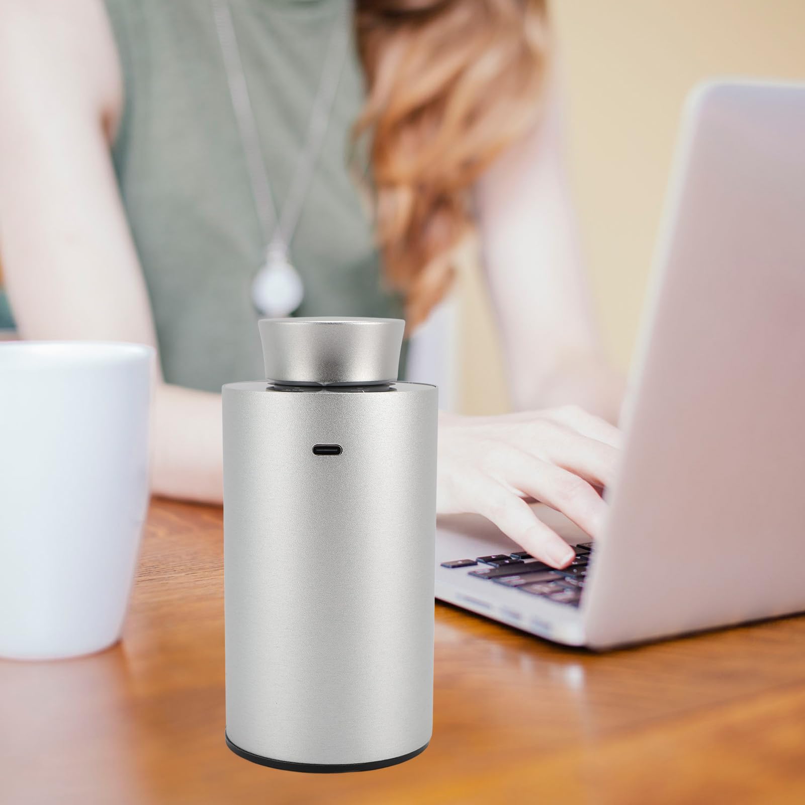 Difusor de Aceite Esencial pequeño portátil para Coche, pulverizador sin Agua con Pilas, máquina de aromaterapia silenciosa con Intensidad Ajustable, Elegante diseño de aleación (Plata)