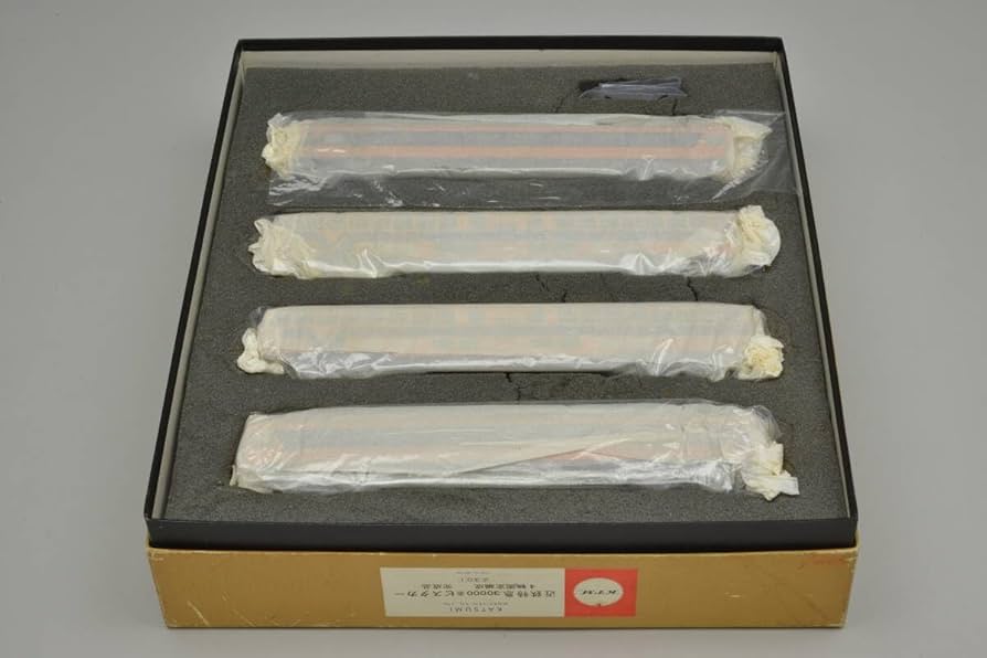 HOゲージ　KATSUMI近鉄特急30000系ビスタカー　４輌固定編成　完成品 Amazon.co.jp: カツミ 近鉄特急30000系ビスタカー 4両固定編成