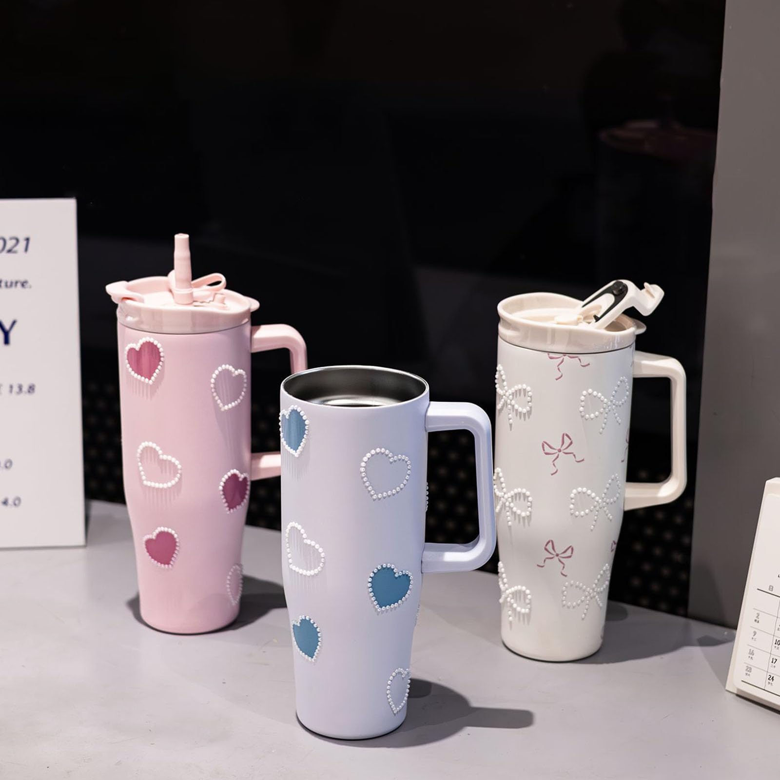 Isolierflasche aus Edelstahl mit 1200 ml Fassungsvermögen und bequemem für den Einsatz Fitnessstudio Mehrfarbiges Isolierglas