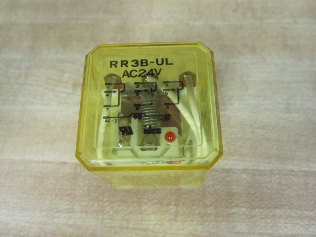 IDEC RR3B-ULAC24V 24 VAC, PLUG-in, RELAY, 11 BLADE, 3 PDT, 10 AMP