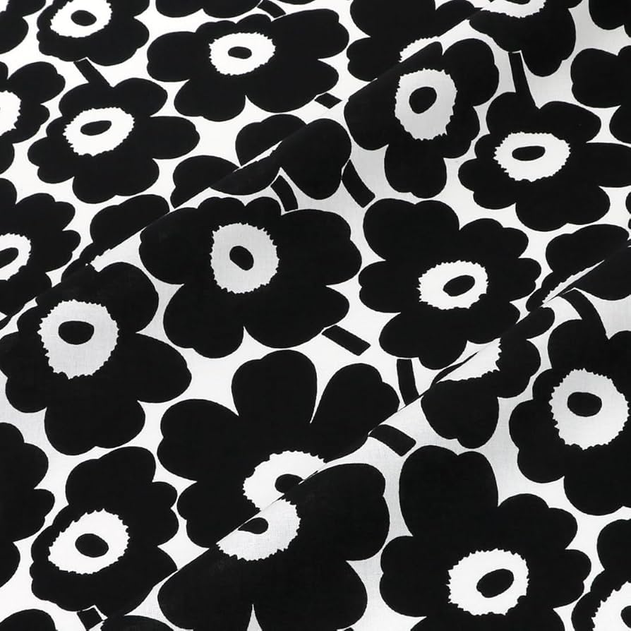 マリメッコ♡テーブルクロス ファブリック生地 綿100%黒白縦128×横184 マリメッコ♡テーブルクロス ファブリック生地 黒白縦128×横184