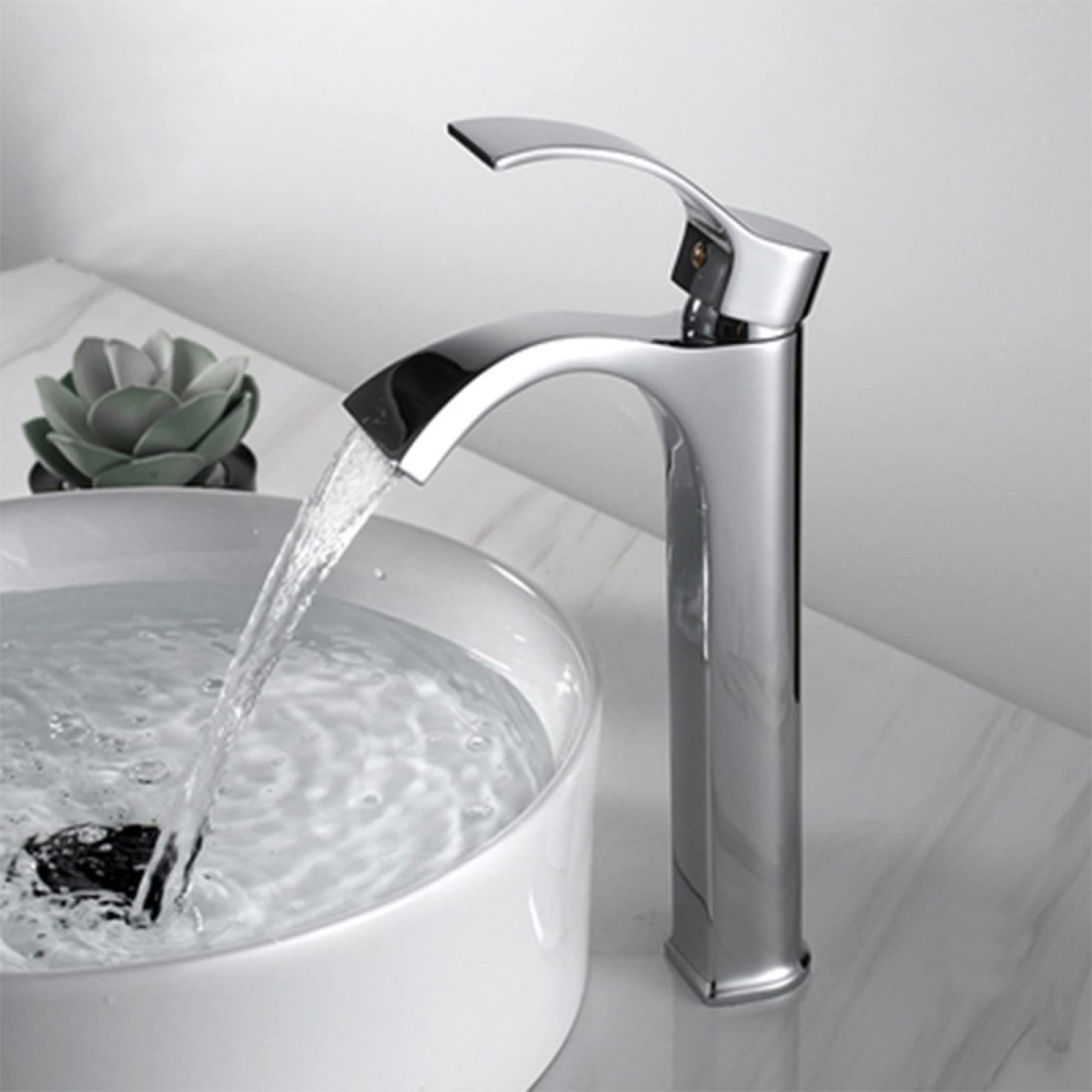 Robinet de cascade de salle de bain à poignée unique et jet d'eau fluide