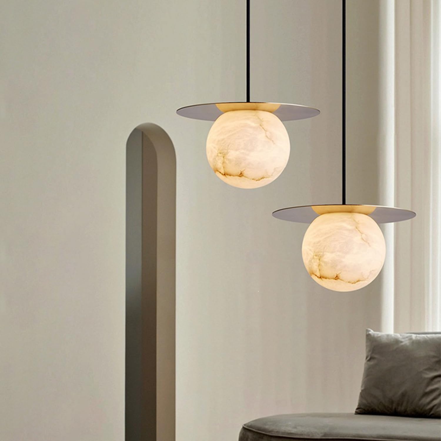 Lampadario in marmo naturale con paralume in pietra sferica