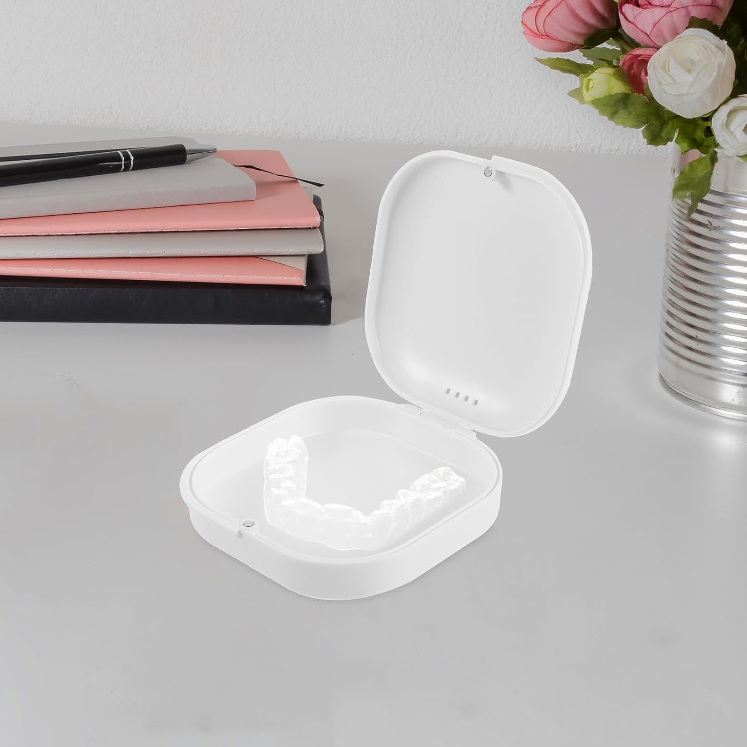 Magnetic Retainer Case Plastic Ventilated Storage Box for Travel