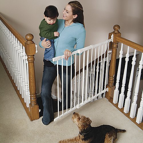 KidCo Angle-Mount Safeway Gate White