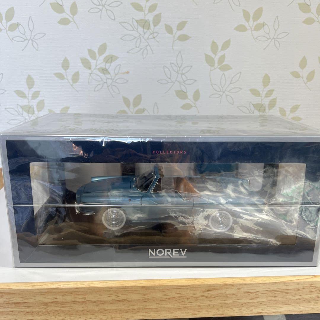 NOREV 1/18 Renault Caravelle 1964 ミニカー Renault Caravelle 1964 Metallic Finland Blue 1:18 – Norev