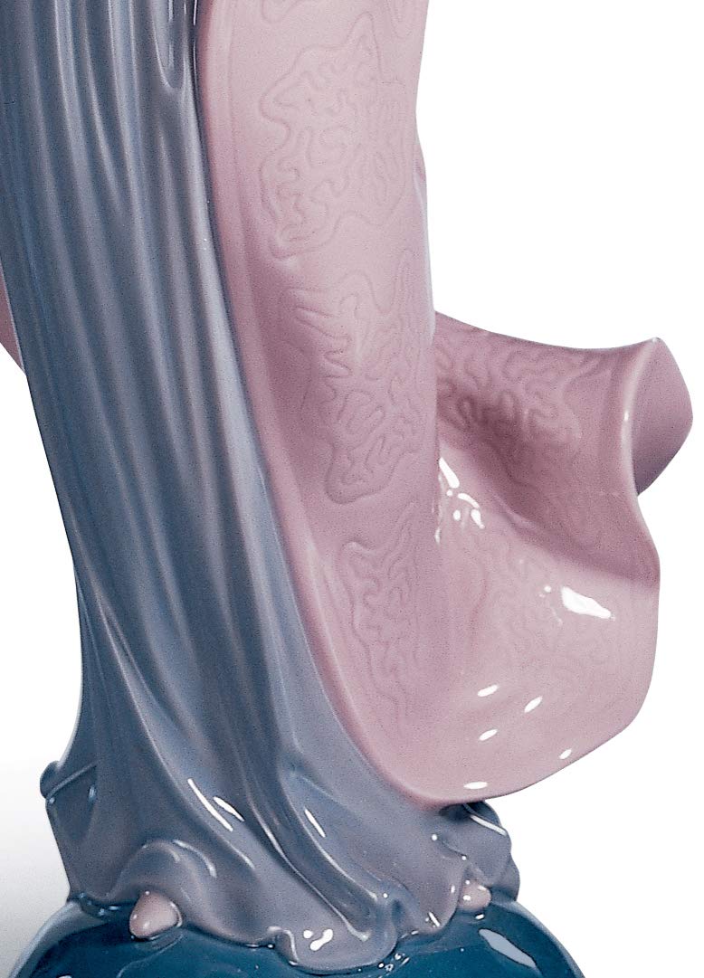 LLADRÓ Figurka Matka Boska z Bukietem. Figurka z Porcelany Matka Boska. Figurka dekoracyjna. Porcelana luksusowa.