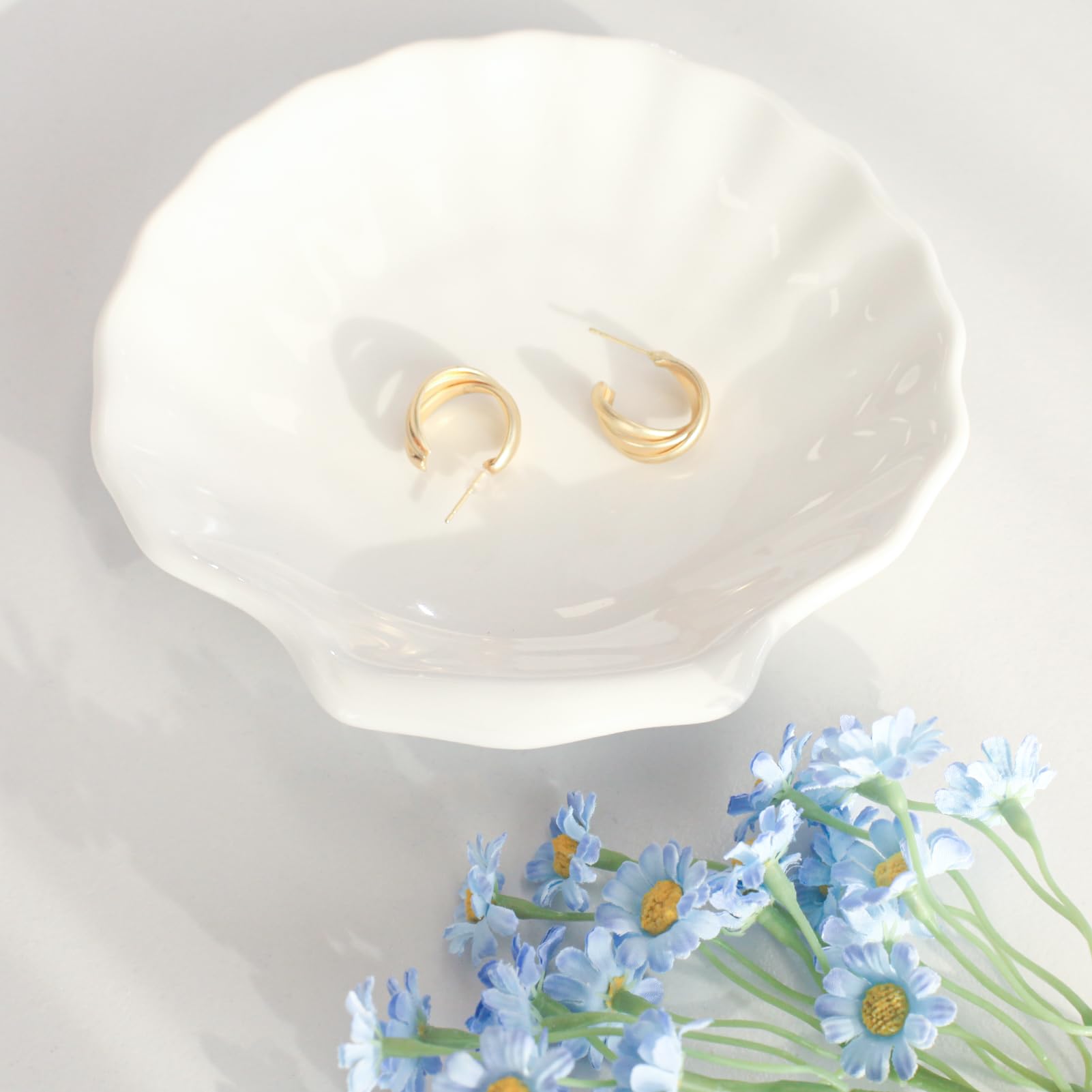 CCINPPYCCINPPY Shell Ring Dish Tray, Ceramic Jewelry Tray Trinket Dish, Seashell Key Holder Bowl, Beach Room Coastal Decor Aesthetic, Ocean Bathroom Counter Decor, White, Large