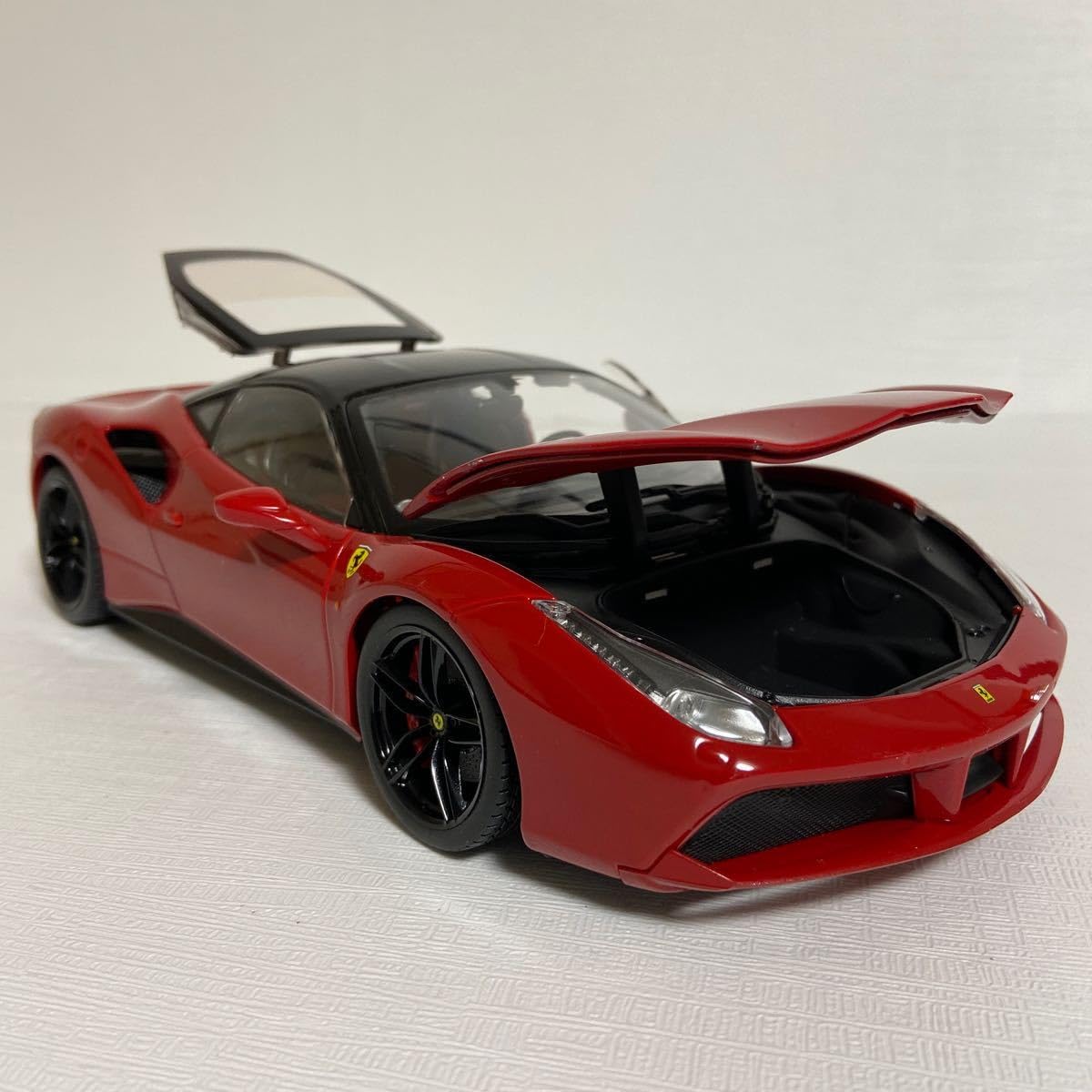 1/18 フェラーリ　488 gtb  ブラーゴ　シグネイチャーシリーズ Bburago Signature - Ferrari 488 GTB - 1/18 Diecast - In