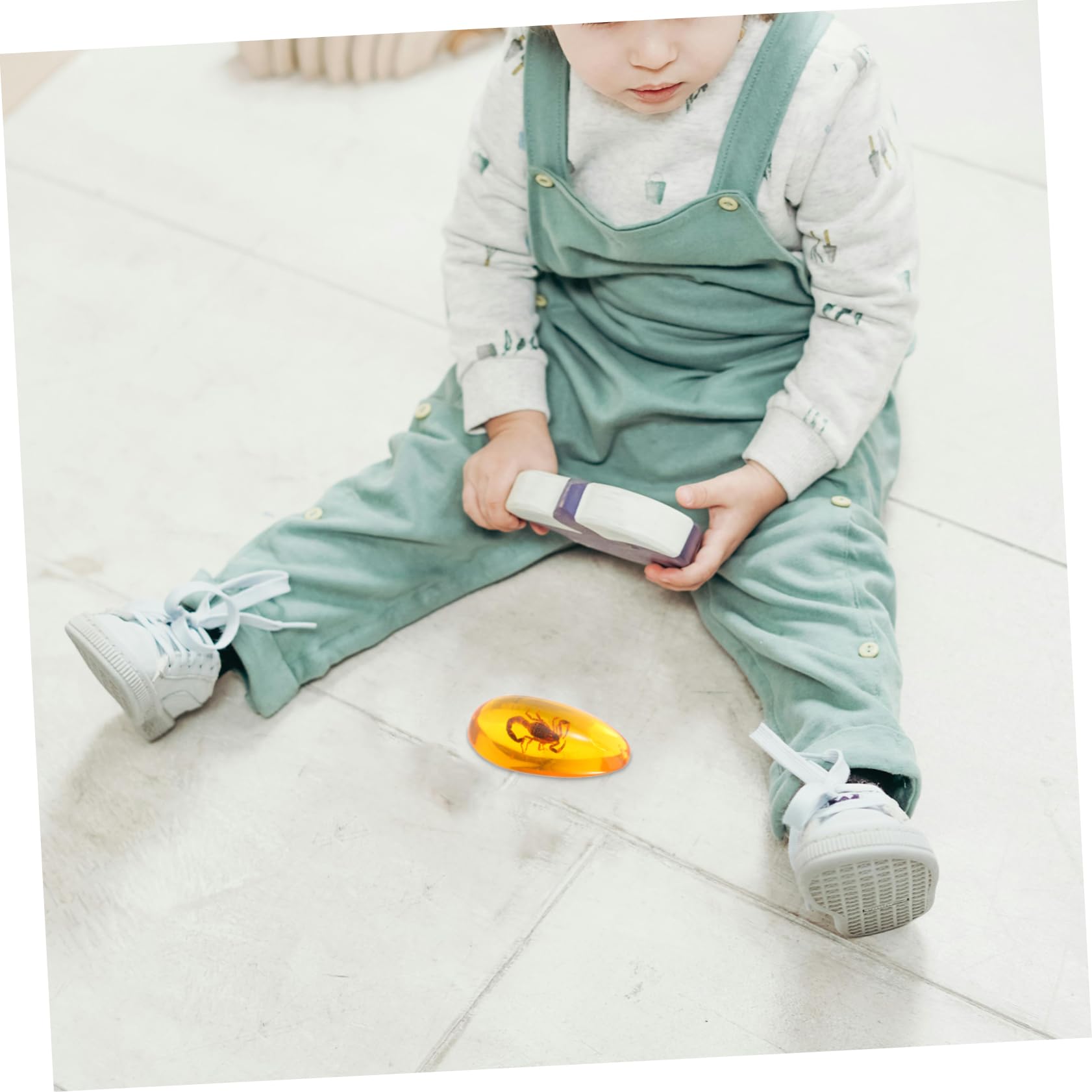 BUGUUYO Amber Insect Ornament Insect Stone Decor Insect Amber Specimen Unique Stones Insect Specimen Insect Collection Insect Sample Amber Stone Specimen Amber Adornment Resin