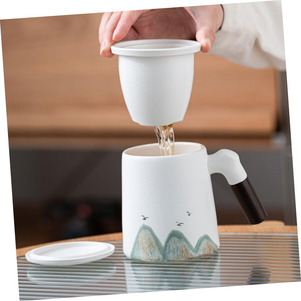 Taza de Cerámica con Tapa E Infusor para Té, Filtro Integrado para Hojas Sueltas, Diseño Blanco Adecuado para Uso en Escritorio
