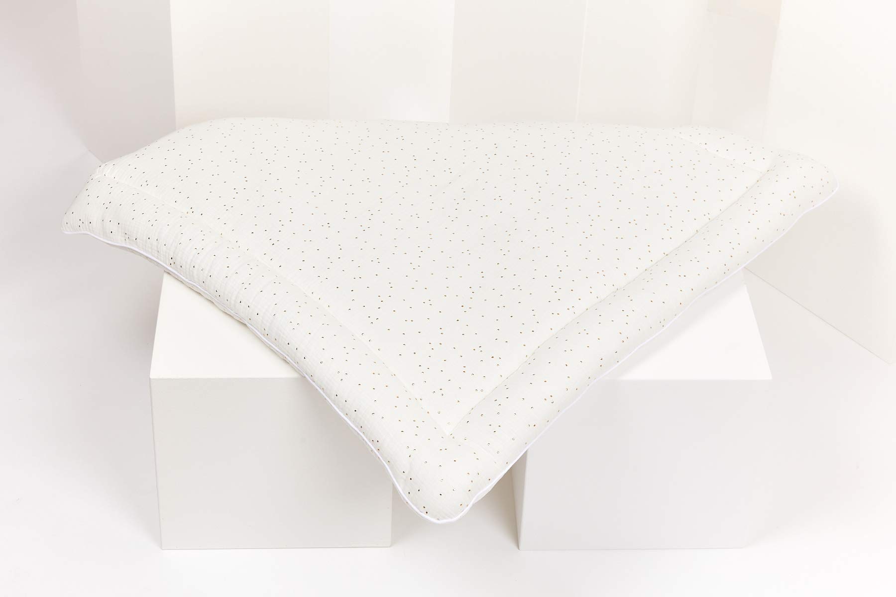 KraftKids MGE112-78 - Cambiador de pañales (muselina, 78 x 78 cm), diseño de lunares dorados en color blanco