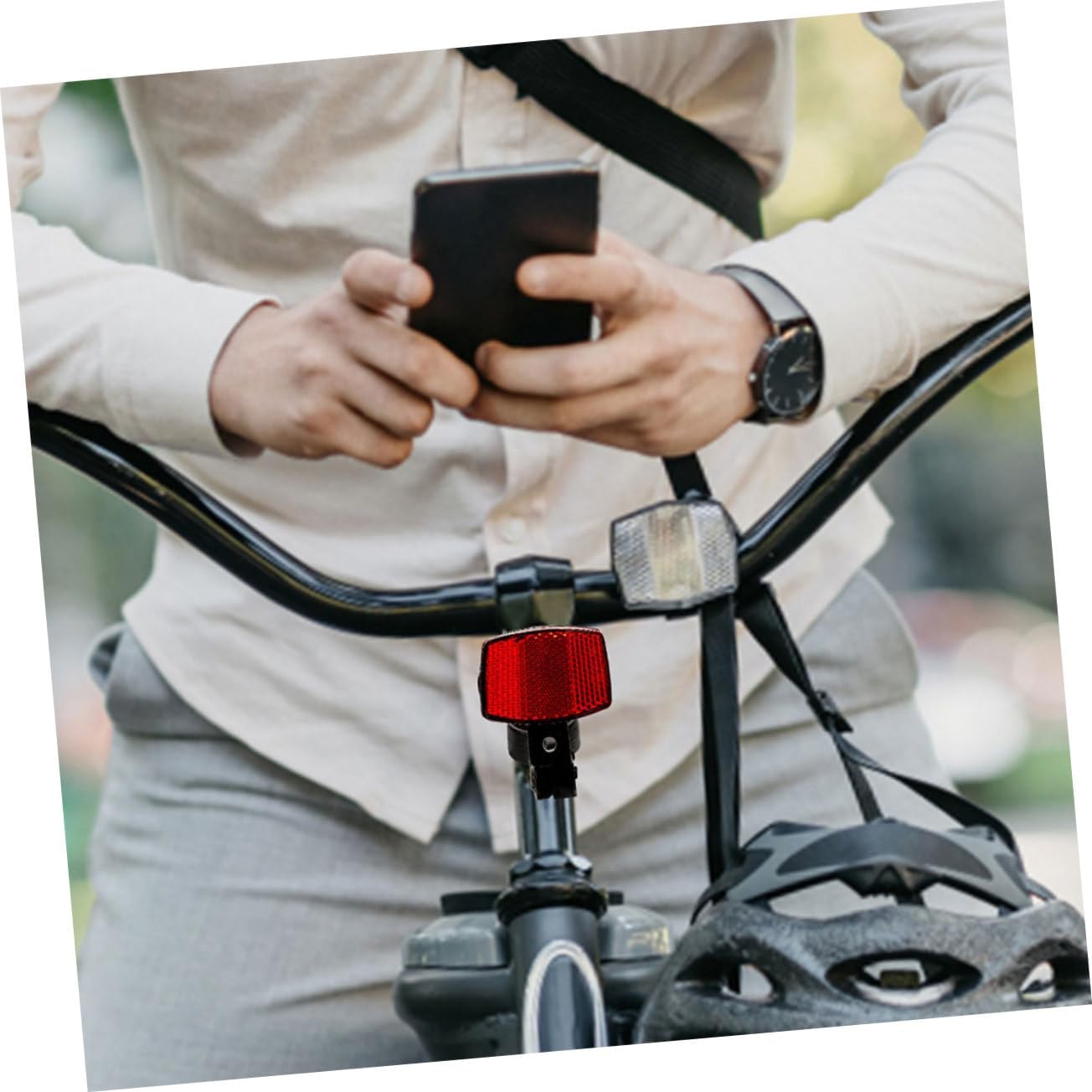2Sets Bicycle Reflectors Front and Rear Kit Safety Warning Reflectors for Night Cycling Lightweight Design High Reflectivity for Enhanced Visibility Easy Installation