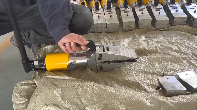 BRIEFING EXPANDER A4 　MADE.IN.USA 2WAY Amazon.com: Hydraulic Exhaust Pipe Expander, 1-5/8