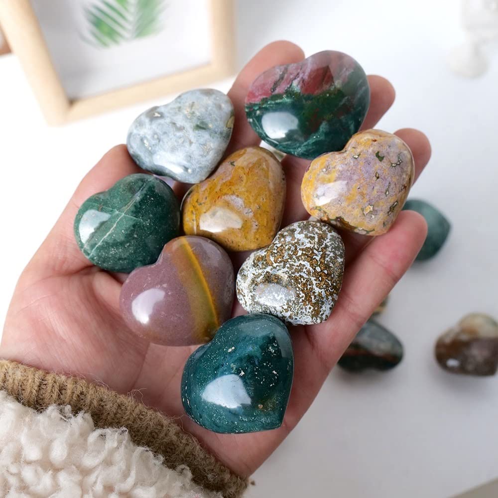 Jaspe de l'océan en cœur contre le stress et pour l'harmonie des chakras en méditation