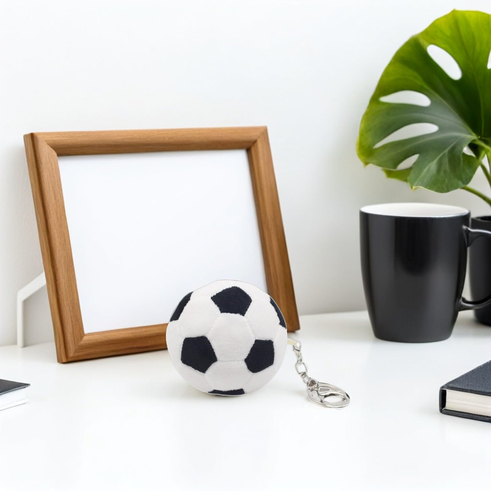 ABOOFAN Calcio a Forma di Pallone da Calcio in Peluche Portachiavi Resistente e Unico Superficie Morbida e Comoda come Decorazione per Borsa e Regalo per Ragazzo Ragazza