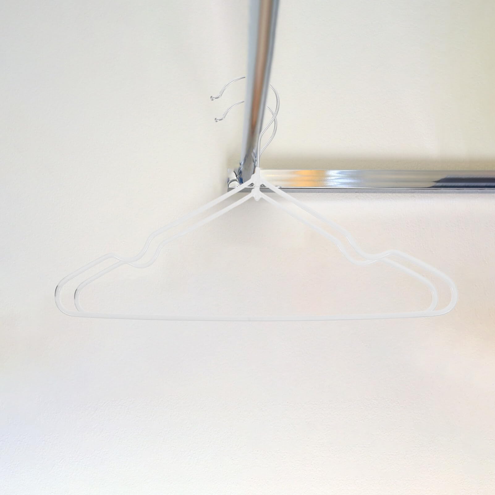 SOLUSTRE Seamless Anti-Slip Clothes Hangers 20pcs Set Boys and Girls Hangers Clothes Nursery Closet