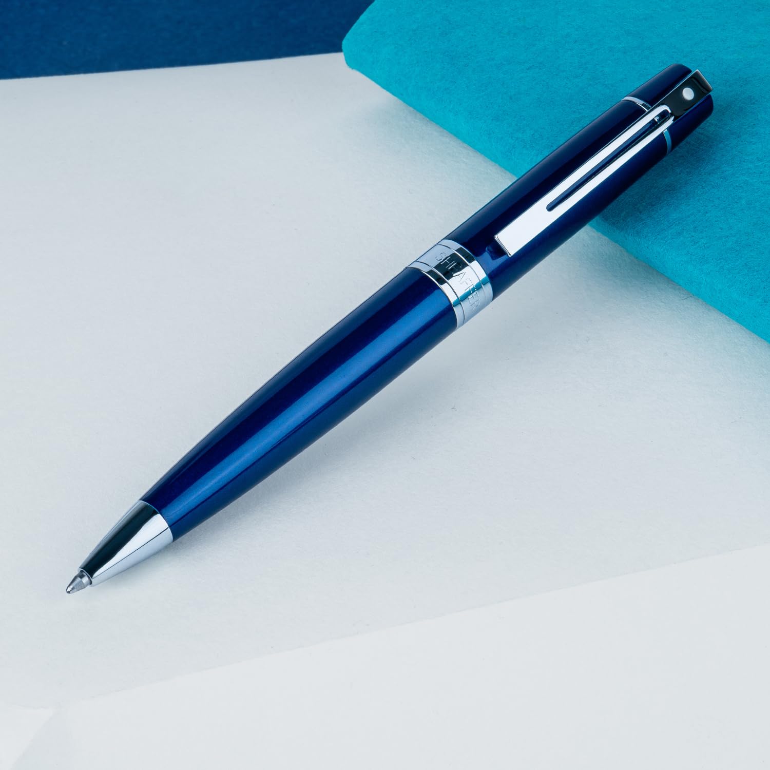 Sheaffer E2934151 300 Penna con punta a sfera, cromata Lacca blu con finitura cromata.