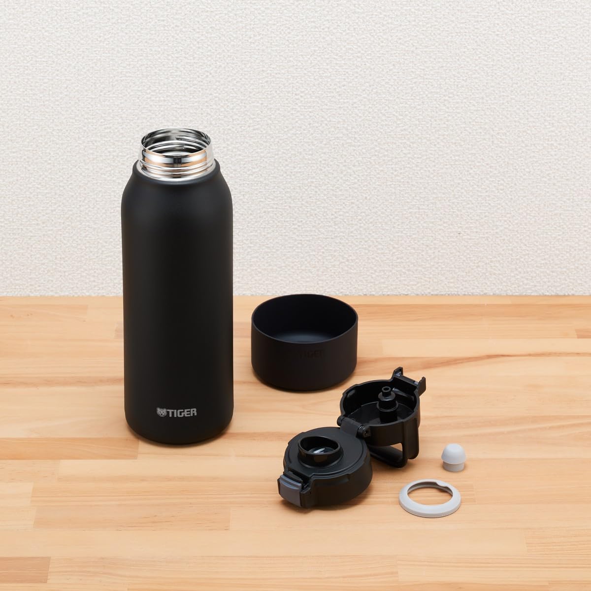 Bouteille isotherme Tiger MTA-B 1.0 L Active One-Push, grande capacité, légère avec poignée, ouverture one-push, sans BPA, conservation froid 24h, conçue au Japon, couleur pierre noire