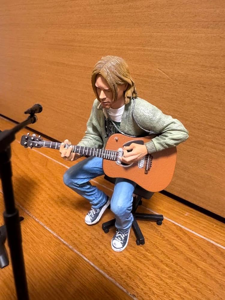 Amazon.co.jp: カートコバーン フィギュアセット : おもちゃ