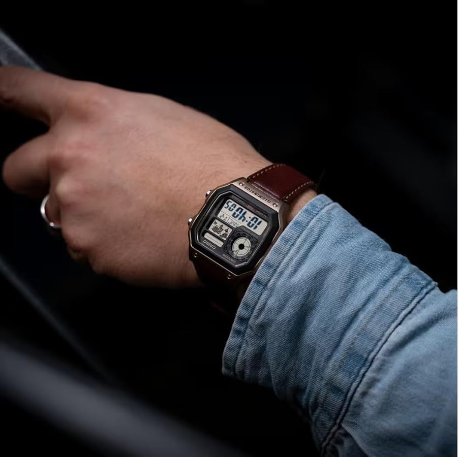 Amazon.co.jp: カシオ 腕時計:レッド AE-1200WHL-5AVDF、レッド