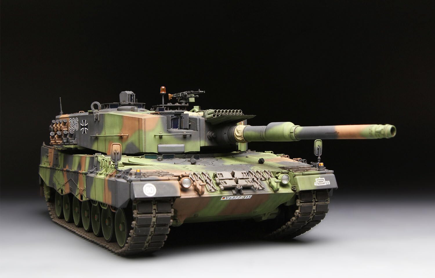 Amazon | モンモデル 1/35 ドイツ主力戦車 レオパルト 2A4 プラモデル