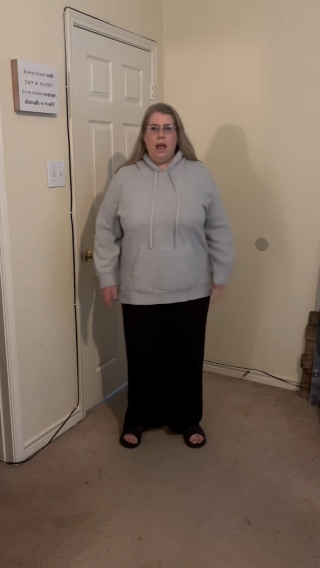 Comfortable sweatshirt with front pocket 