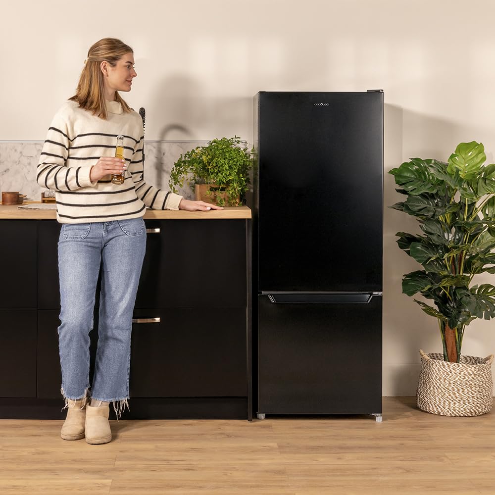 Cecotec Frigorifero Combinato Bolero CoolMarket Combi 205 DF Black E. 205L, Defrost, Fast Cooling, Classe E, Display Interno, Porta Reversibile, LED, 54x55x144 cm, design elegante e funzionale
