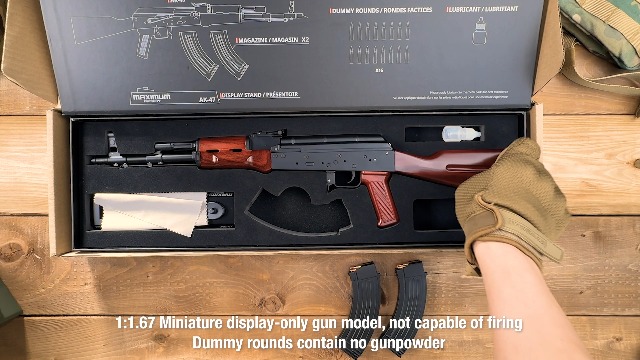 Amazon.com: MAX ARMORY Miniature AK-47 模型套組1:1.67 比例- 無射擊