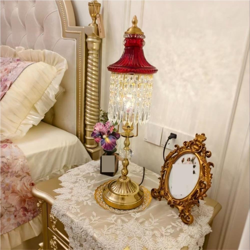 Lampada vintage con nappa in cristallo, luce ambientale sul comodino