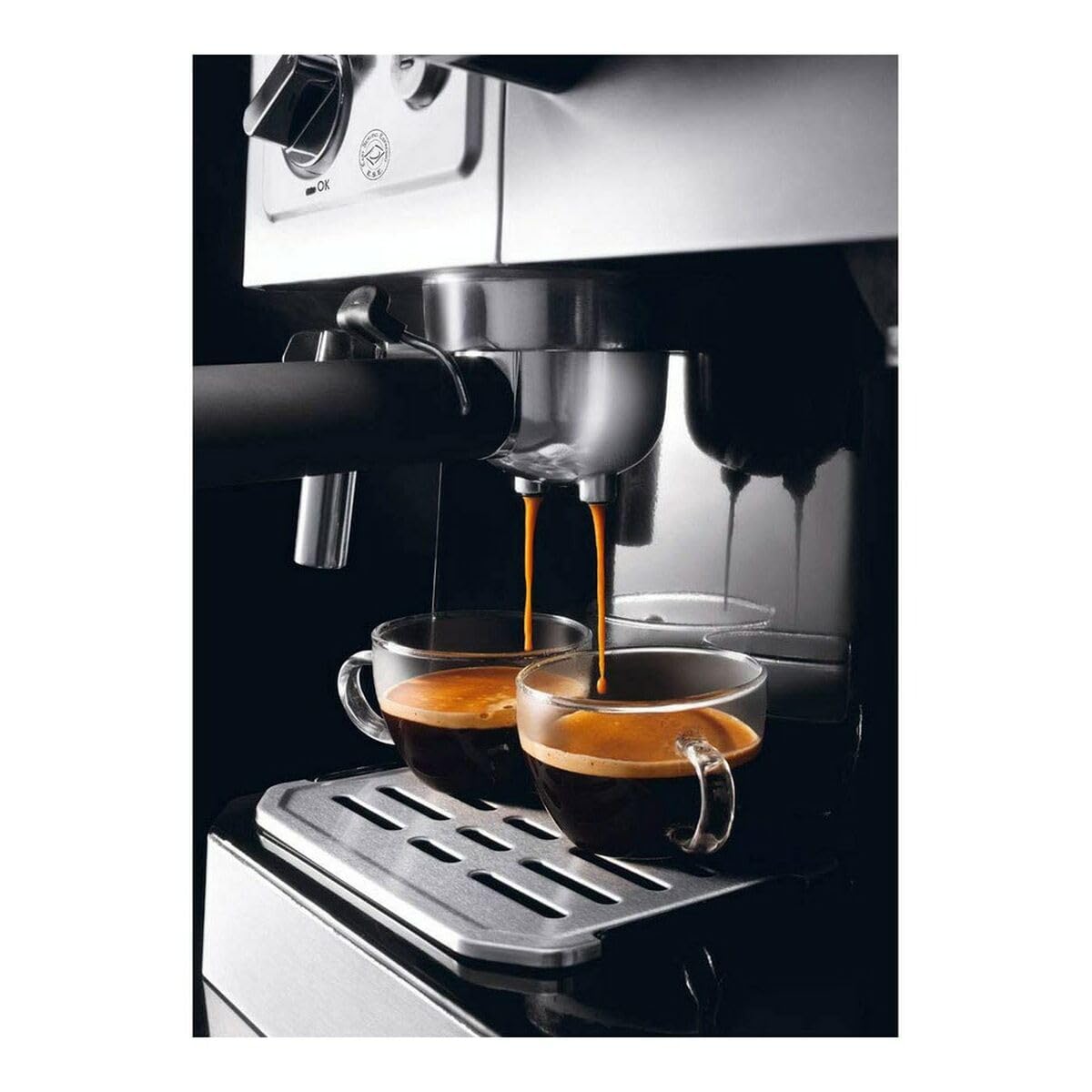 Macchina da caffè combinata De'Longhi BCO 421.S — macchina da caffè con portafiltro espresso e funzione filtro con beccuccio per schiumare il latte, caraffa in vetro e sistema di filtraggio dell'acqua