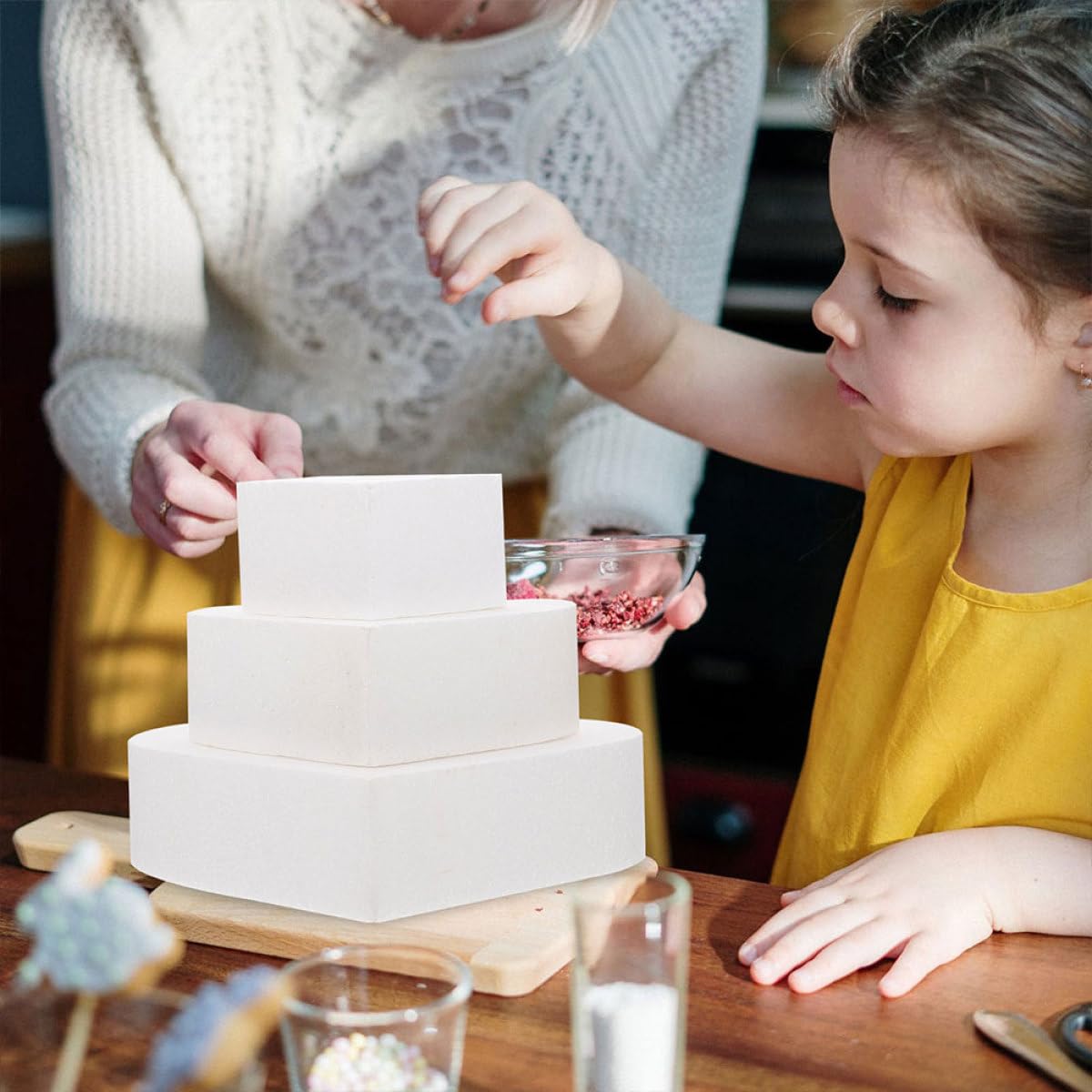 Toyvian 2 Pièces Modèle de Gâteau Cœur Mousse Décoratif et Réutilisable pour Mariage Accessoire Pâtisserie Léger et Sûr pour Entraînement et Décoration