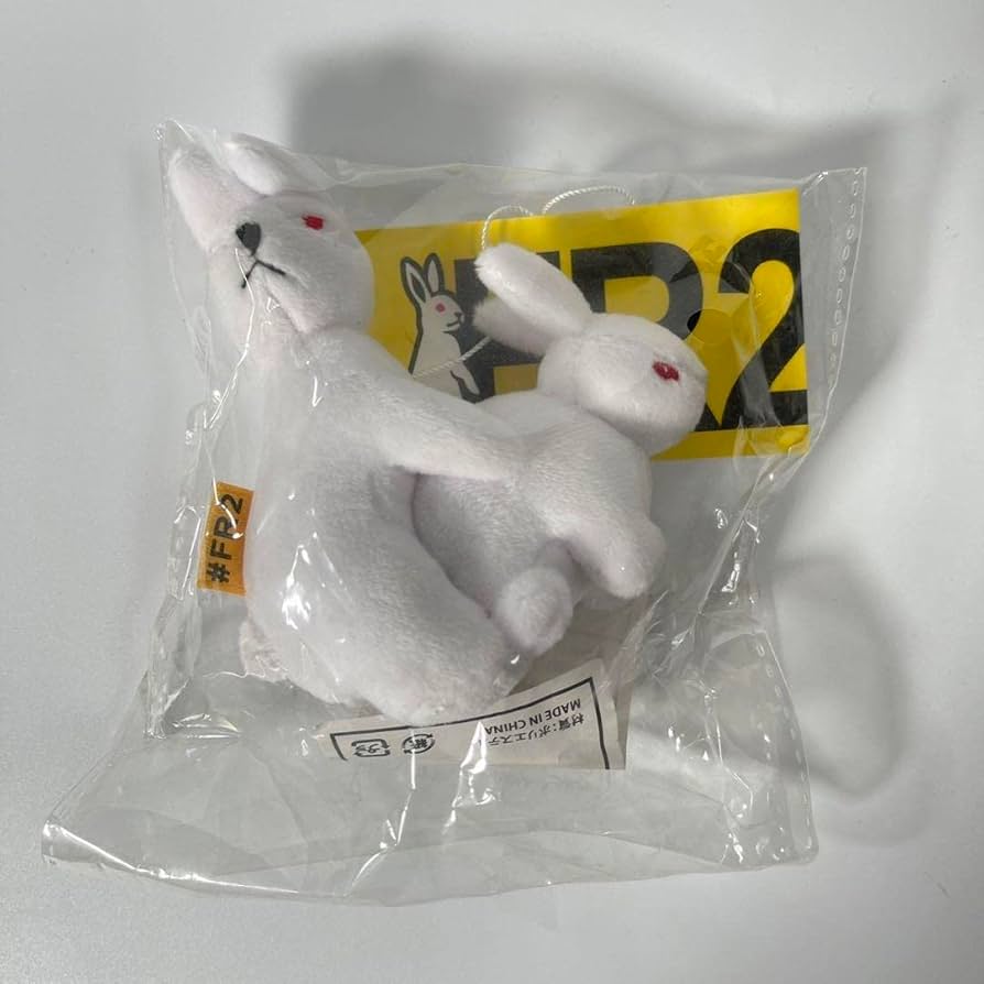 Amazon.co.jp: FR2 ファッキングラビッツ マスコット ぬいぐるみ