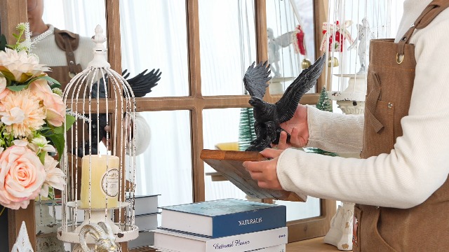 Estatua de águila voladora de hierro fundido para decoración miniatura 7