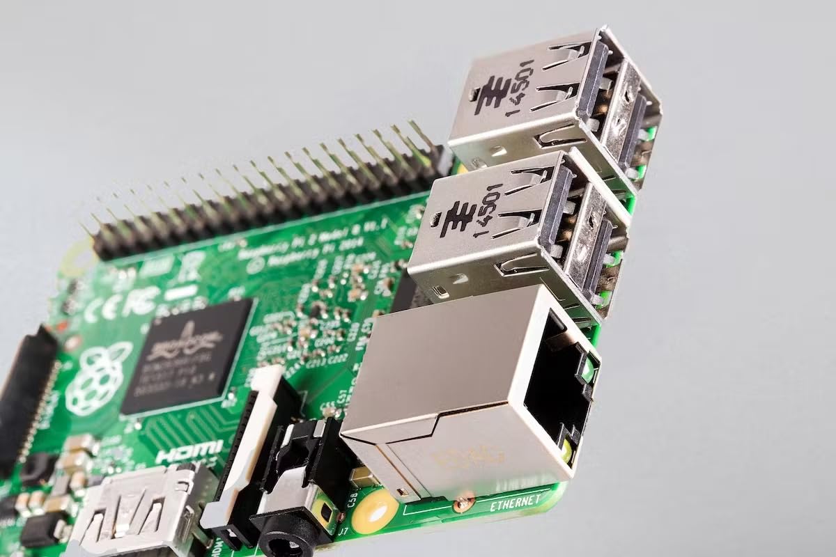 Serveur Multimedia Personnel TV-select R2, Carte Raspberry pi 2 Model B (sans boitier/avec Adaptateur Secteur et Cable HDMI, sans Carte microSD)