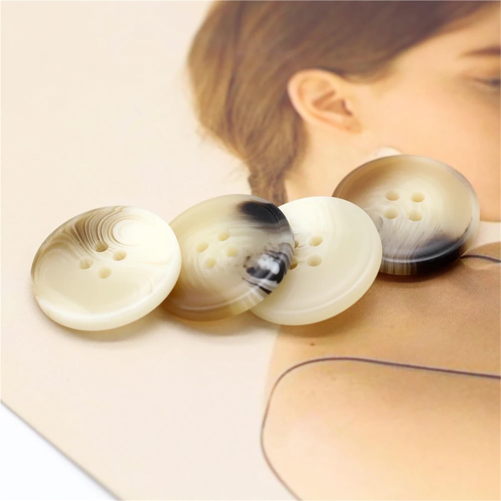 bottoni, Confezione Da 85 Bottoni In Resina A 4 Fori Marrone Beige 15-28mm for Abbigliamento Cucito Fai Te(Beige,21mm 15pcs)