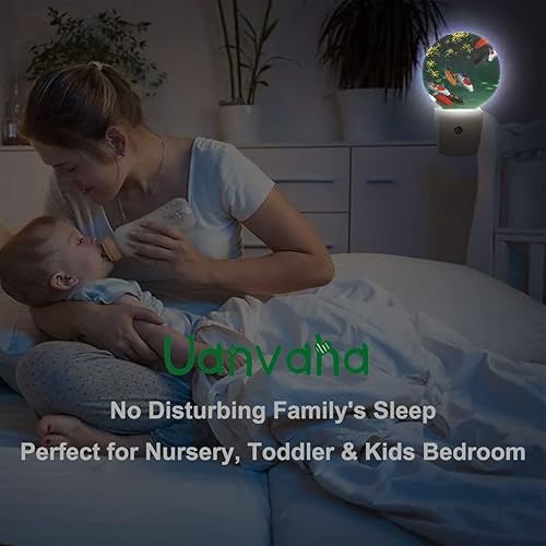 Miniatura 4 de Luces nocturnas de carpas elegantes en estanque, enchufables a la pared, luz nocturna de peces rojos dorados, sensor de atardecer a amanecer,