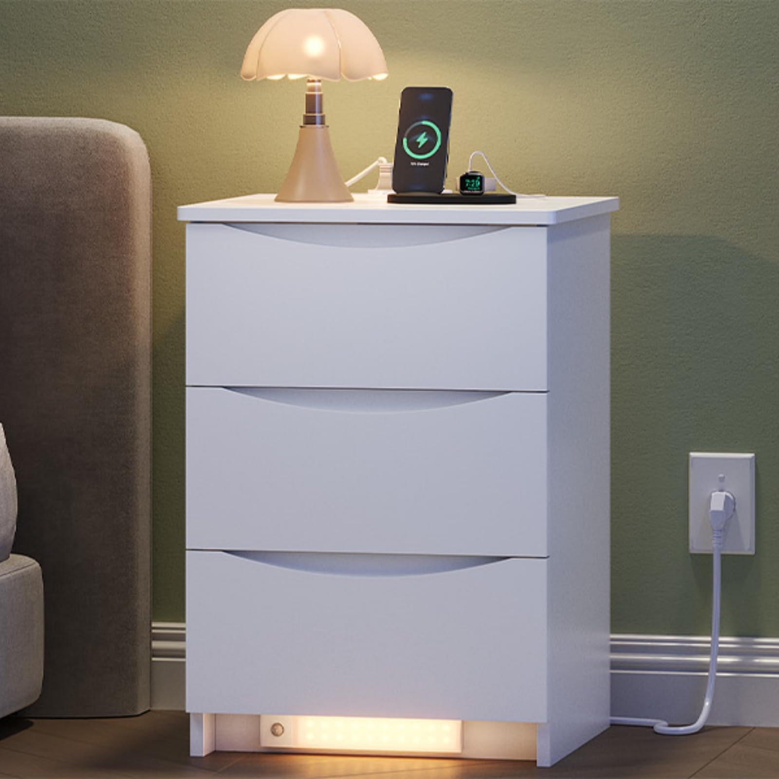 Brinlawb Nachttisch 2er Set mit LED-Beleuchtung und Ladestation (2 AC-Steckdosen & 2 USB-Anschlüsse) Nachtschrank 2er Set mit 3 Schubladen Beistelltisch für Schlafzimmer, Einfache Montage, Wohnzimmer