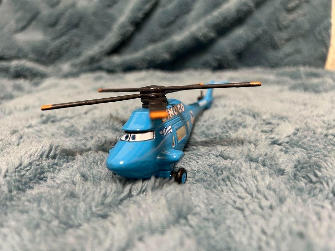 カーズ ダイナコ　ヘリコプター　ミニカー6台付き　レア　ビッグサイズ カーズ ダイナコ ヘリコプター ミニカー6台付き レア ビッグ