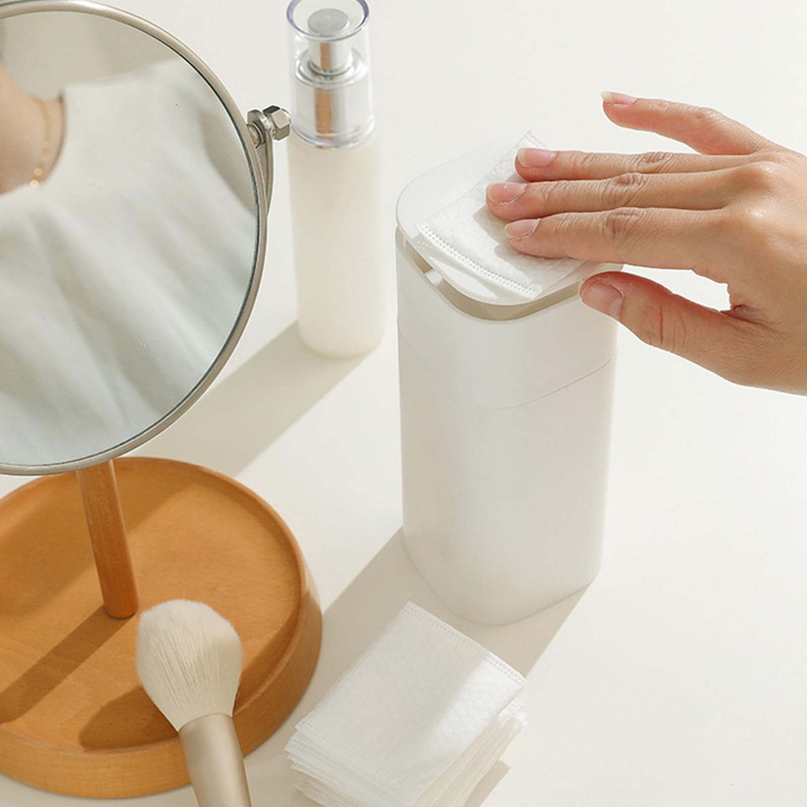 Pousser Le Distributeur de Pompes à Distribution de Pompes à Distribution Précise pour Routine Soin Quotidien, Distributeur en Plastique Portable pour Voyager en Lotion (White)