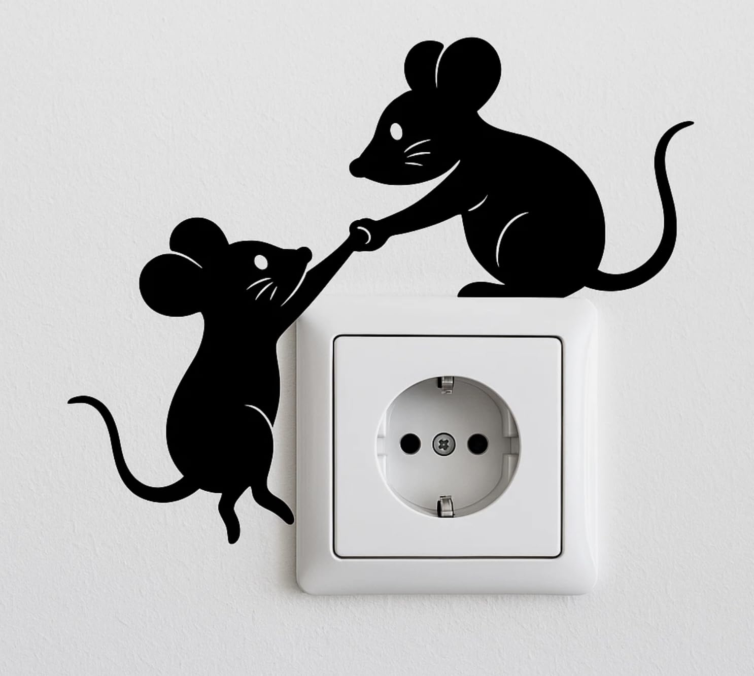 Wandtattoo „Rettende Maus“ – Tierische Vinyl-Aufkleber für Steckdosen – 10×20 (Schwarz (Matt))