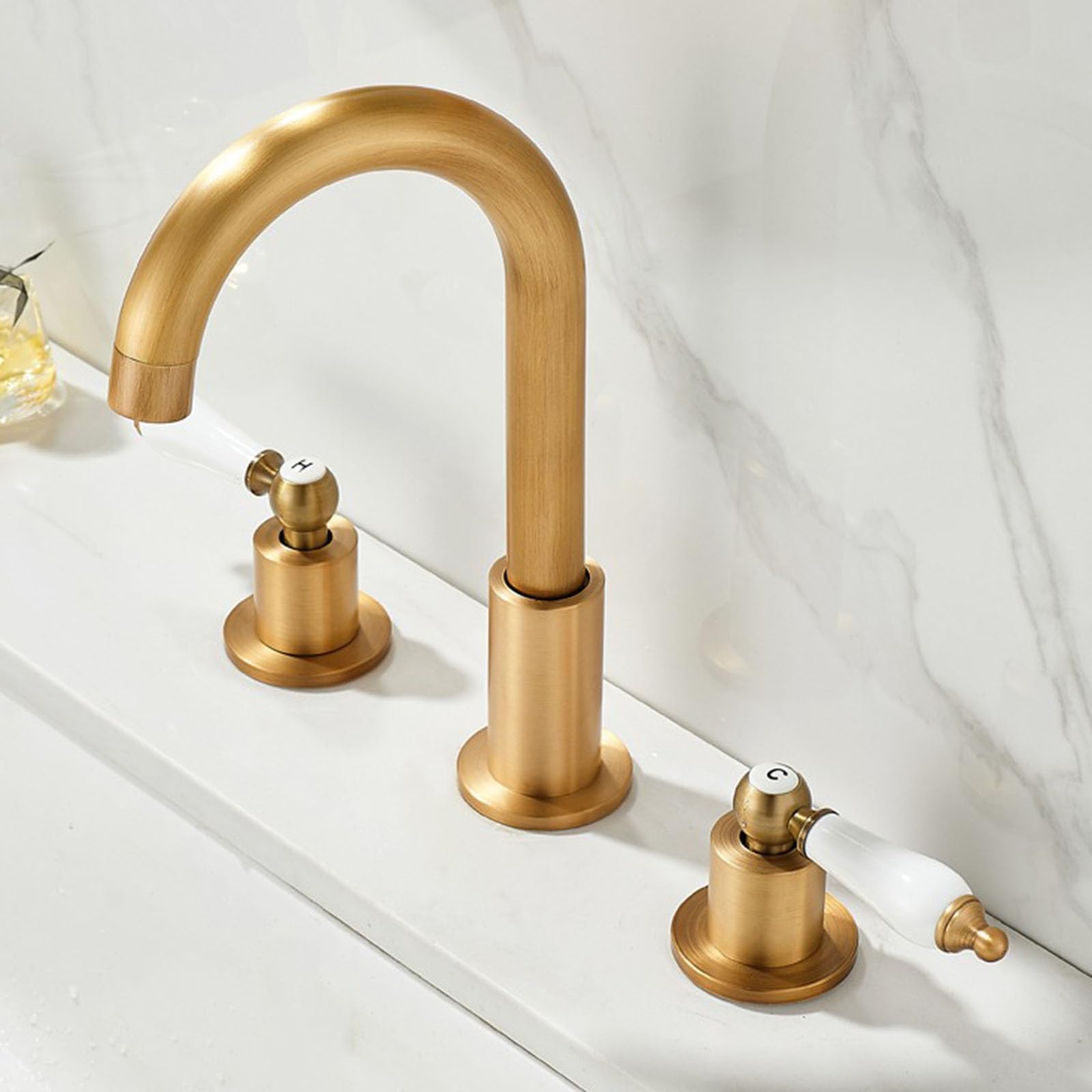 Itnxvkges Antique Basin Tap 3 Hole Brass Vintage Bathroom Sink Mixer Tap Swivel Spout Dual Lever