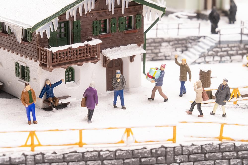 Faller 151711 - Passers-by in Winter - Track Gauge H0