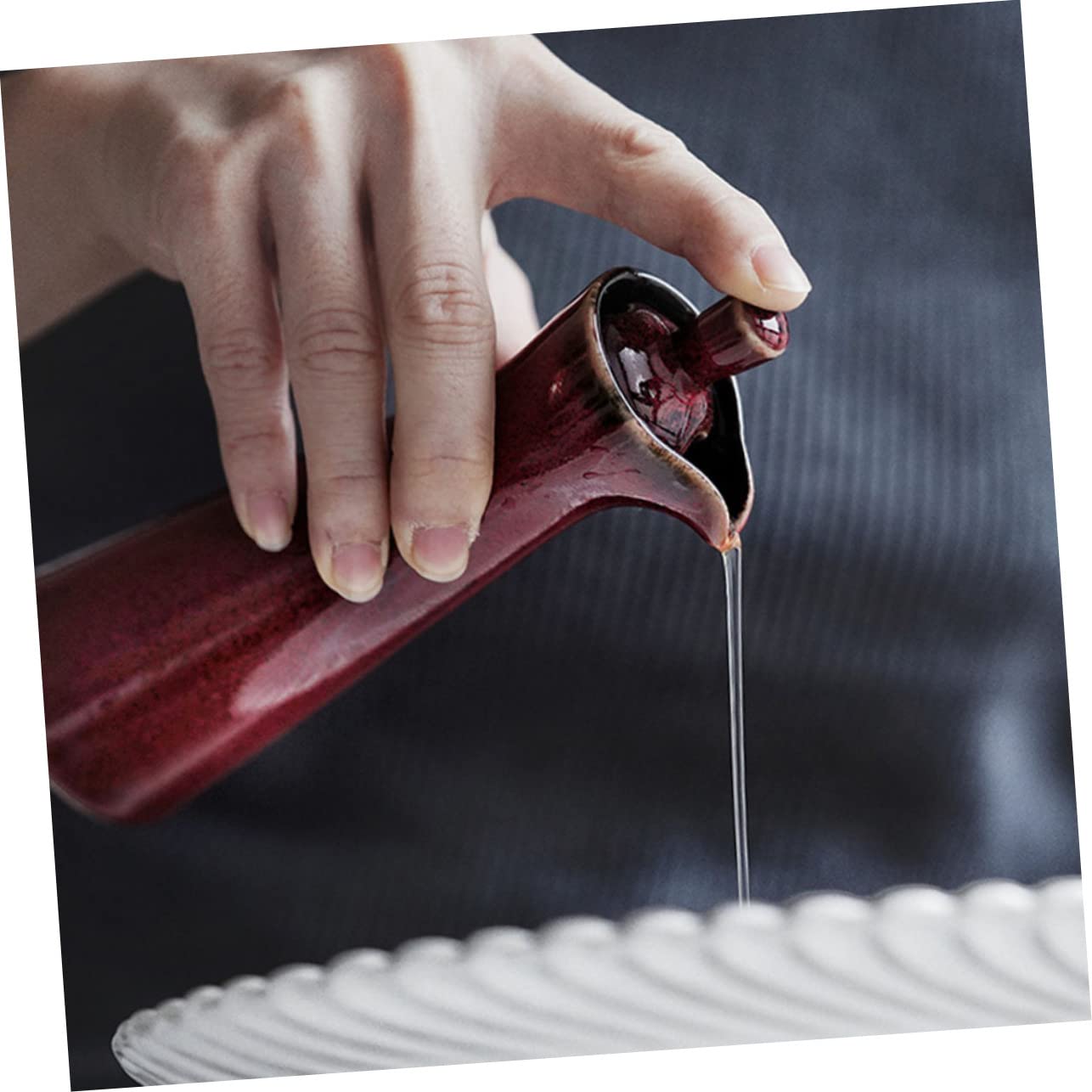 Bottiglia Olio Ceramica Rossa Multiuso Finitura Liscia, Contenitore per Condimenti per Casa e Picnic, Dispenser Versatile per Olio e Aceto