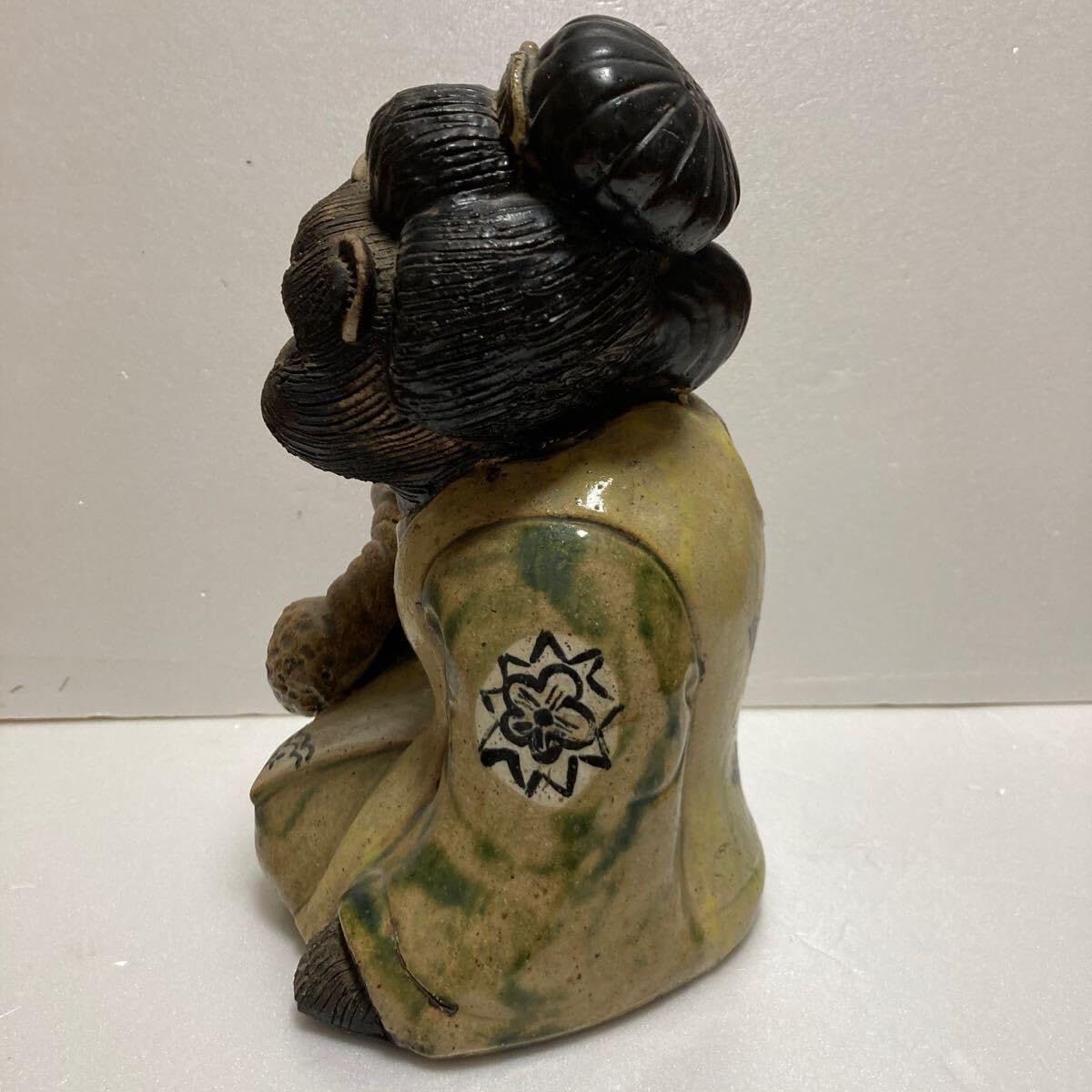Amazon.co.jp: 信楽焼狸置物陶器狸庵春画松茸 303 : ホーム＆キッチン